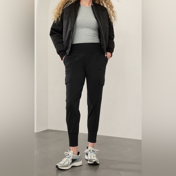 ATHLETA Venice High Rise Cargo Jogger Black NEW
